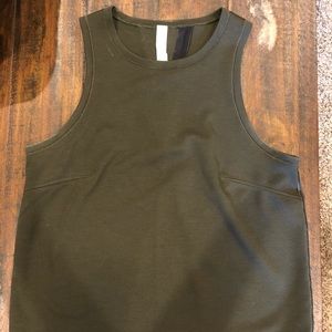 Lululemon cropped tank